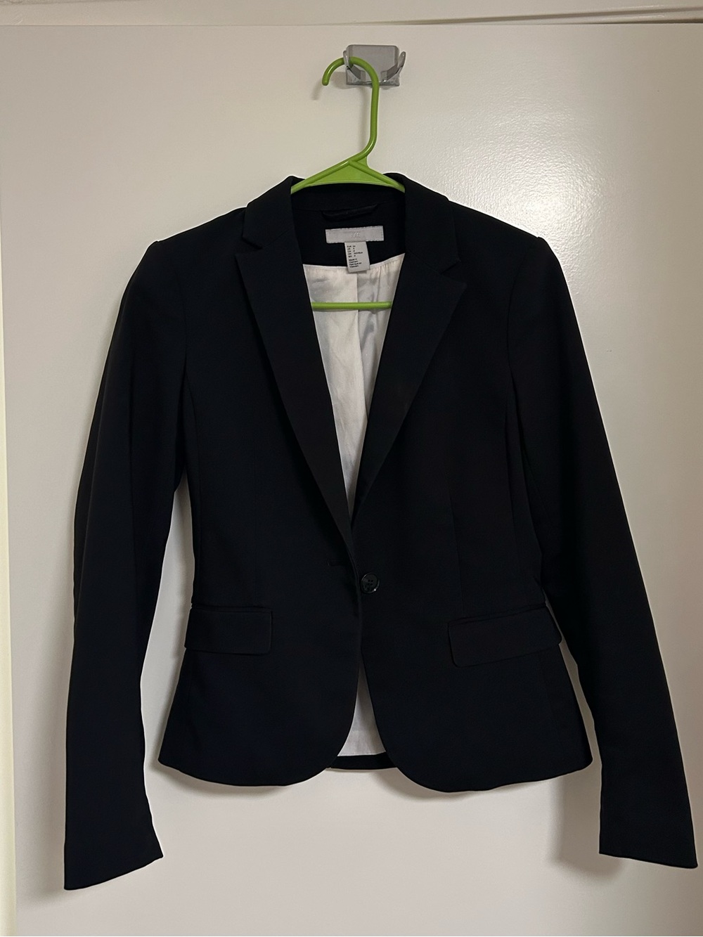 LAST CALL 🤍 h&m black fitted blazer with satin lining